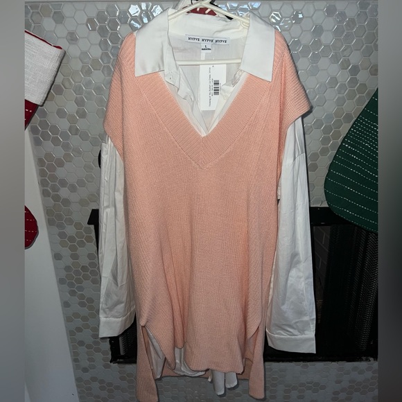 NWT - Picture 1 of 2